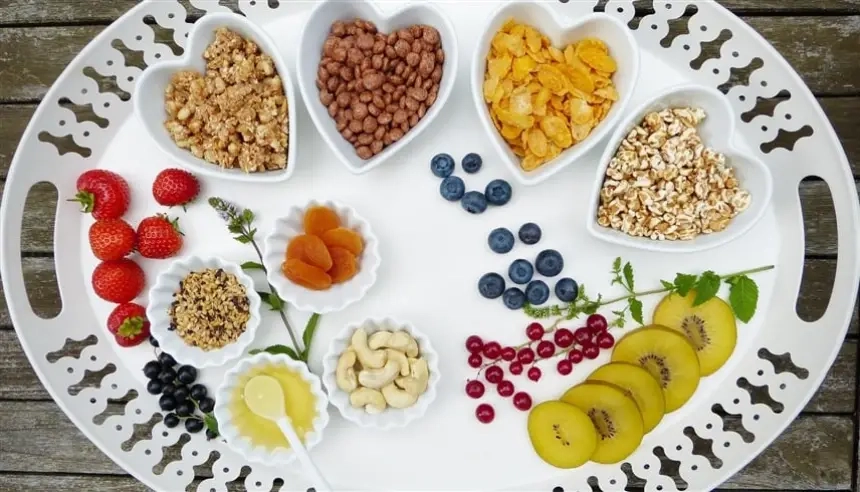 ارتفاع الكوليسترول خطر صامت يهدد القلب.. وهذه أبرز الأطعمة التي تخفضه طبيعياً