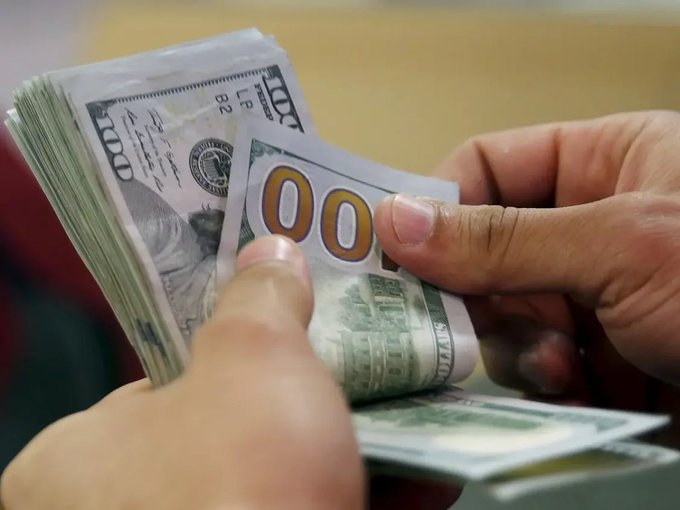 هدوء في حركة الدولار الأمريكي مع ترقب قرار تعيين في الاحتياطي الفيدرالي