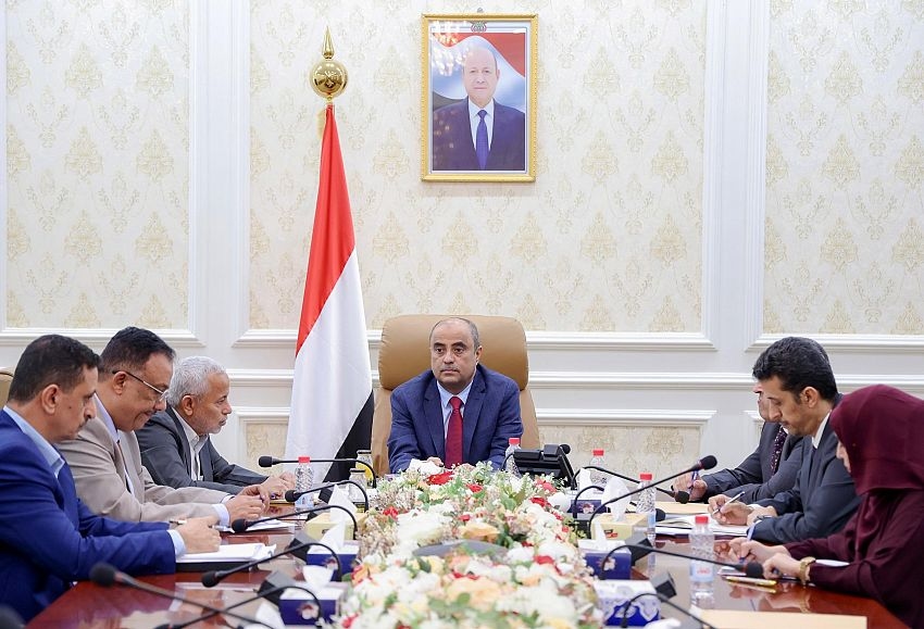 رئيس مجلس الوزراء ينطلق لفتح صفحة جديدة للإستثمار في اليمن (تفاصيل)