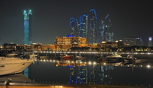 السفير المنهالي يبحث مع مساعد وزير الخارجية الإماراتي زيادة المساعدات الإنسانية وتقديم دعم إضافي لقطاع الكهرباء