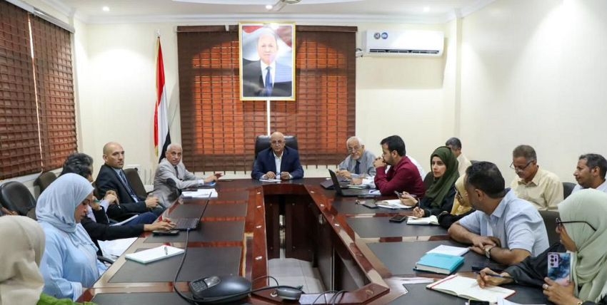 الوزير الشرجبي يبحث مع فريق البنك الدولي التحضيرات الجارية لإطلاق سلسلة مشاريع المياه