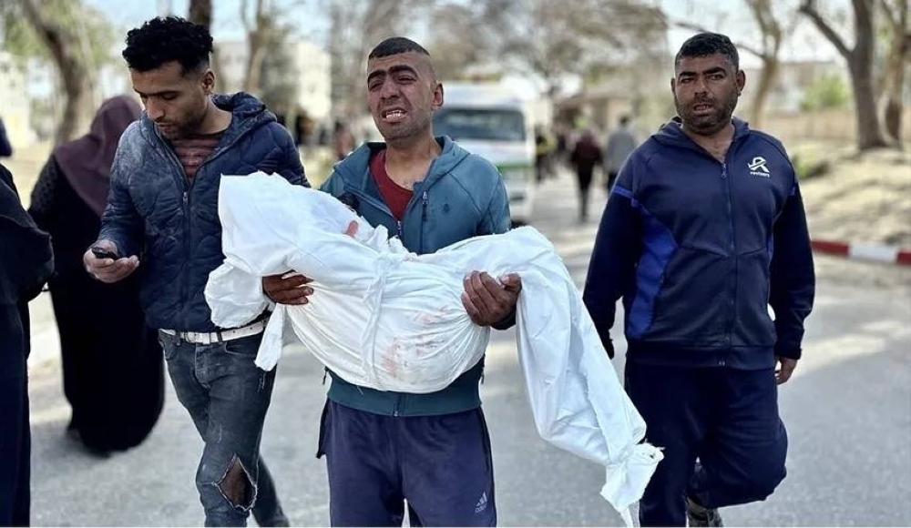الاحتلال يقصف منازل وخيام النازحين