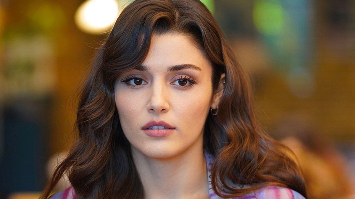 #اخبار الفن هاندا أرتشيل تتمايل على أنغام "آه ونص" برفقة نانسي عجرم في زفاف نجل إيلي صعب