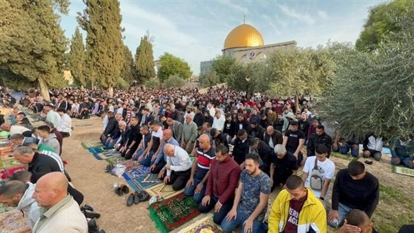 آلاف الفلسطينيين يؤدون صلاة عيد الأضحى في المسجد الأقصى المبارك