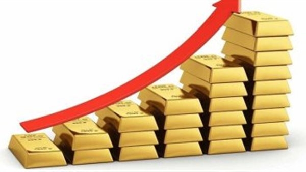 مرتفعا 1%.. تخفيض التصنيف الائتماني للولايات المتحدة الأمريكية يدعم الذهب
