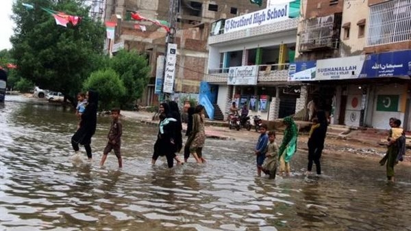 فيضانات جديدة بإسبانيا.. ونشر 10 آلاف جندي.. واستقبال غاضب للملك وزوجته