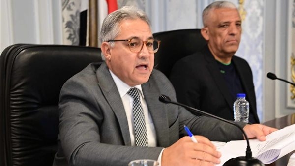 محلية النواب تناقش ملف سيارات السرفيس في مدينة أسوان