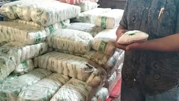 ضبط 9 أطنان مواد غذائية مجهولة المصدر داخل مخازن بالزيتون والمطرية