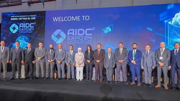 وفد تنسيقية شباب الأحزاب يشارك في مؤتمر "مستقبل المدن الذكية في مصر"