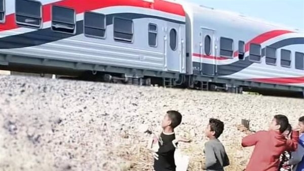 النقل تناشد المواطنين بتوعية الأطفال بعدم رشق القطارات بالحجارة
