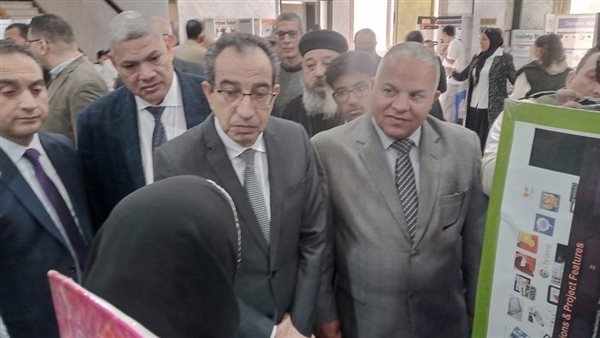 رئيس جامعة الفيوم ووكيل "التعليم" يفتتحان المعرض المحلي للعلوم والهندسة