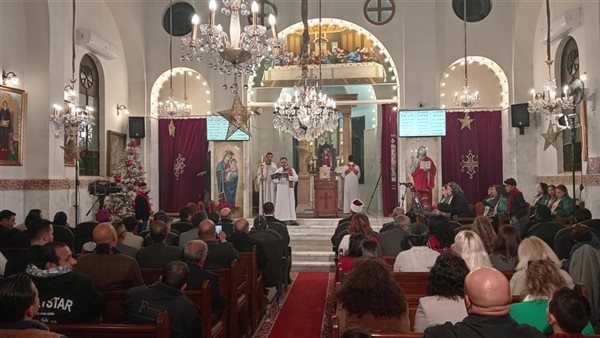 كنيسة السريان الأرثوذكس تحتفل بعيد الميلاد المجيد.. صور