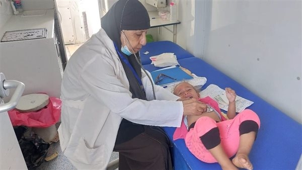 تنفيذ 72 قافلة علاجية مجانية بقرى الفيوم خلال 2024.. صور