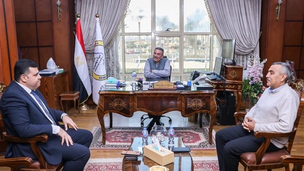 رئيس ميناء دمياط يستقبل رئيس المنطقة الحرة الصناعية