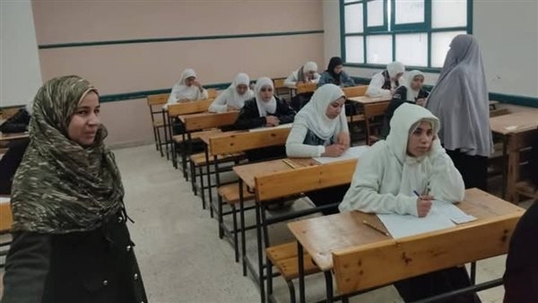 بدء امتحانات النقل بمدارس التعليم الفني بالفيوم.. صور