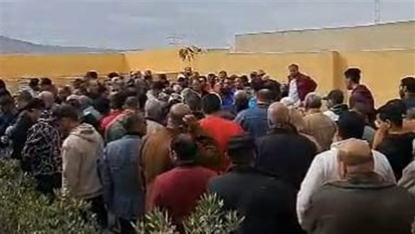 أهالي السويس يشيعون جثمان قناوي آخر أبطال "وضح النهار"