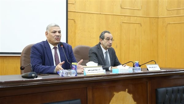 رئيس جامعة الفيوم يعقد لقاءً مفتوحًا مع الطلاب الوافدين