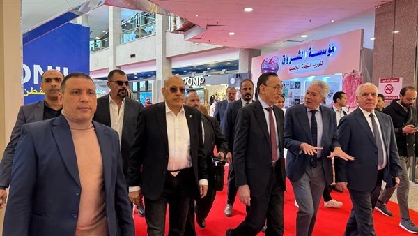وزير التجارة والاقتصاد الليبي يتفقد معرض"كايرو فاشون اند تكس" للملابس والأقمشة.. صور
