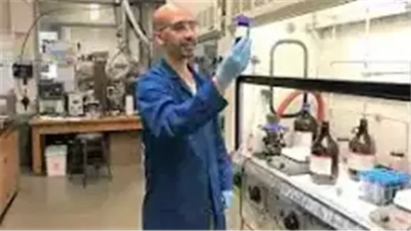 طور أنواعا من البطاريات لا تنفجر.. عالم مصري ضمن قائمة الأفضل عالميا.. ماهر القاضي: إنقاذ كوكب الأرض يتطلب كهربة كل شيء.. وأستاذ فيزياء: فخر للبلد