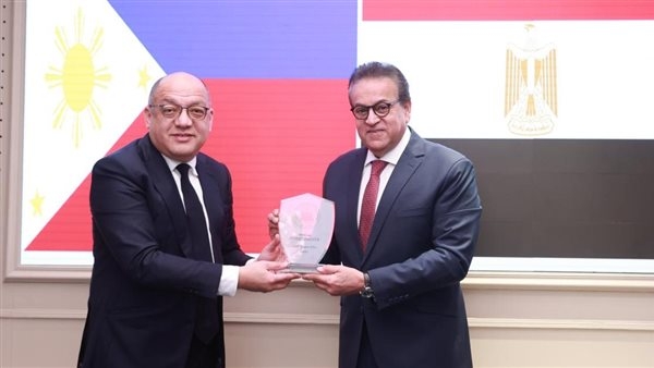 وزير الصحة يبحث مع سفير الفلبين بمصر سبل تعزيز التعاون في القطاع الصحي