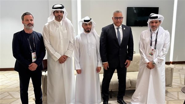 الاتحادان المصري والقطري يتبادلان الدروع التذكارية في ختام بطولة الدوحة الدولية لكرة السلة
