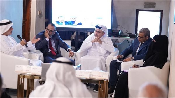 "تحقيق التراث العربي" في المقهى الثقافي بأيام الشارقة التراثية