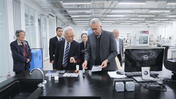 رئيس الجمعية اليابانية لتطوير العلوم يزور الجامعة المصرية اليابانية لبحث التعاون المشترك