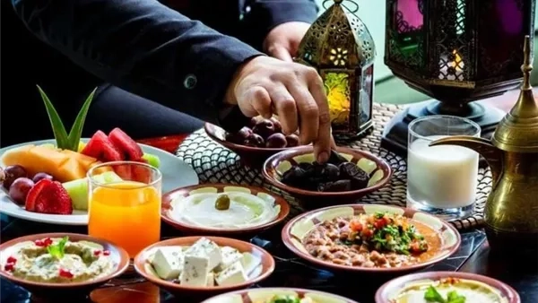 طقوس الإفطار حول العالم.. تنوع ثقافي يجمعه روح رمضان