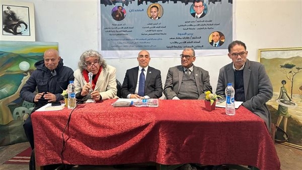 شاهد.. مناقشة كتاب "في النظرية الأدبية" للدكتور منير فوزي