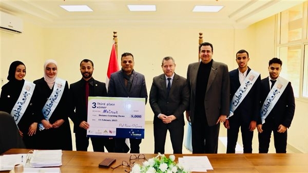 رئيس جامعة مطروح يكرم فريق VirtuEdu الثالث بهاكاثون التعليم الذكي