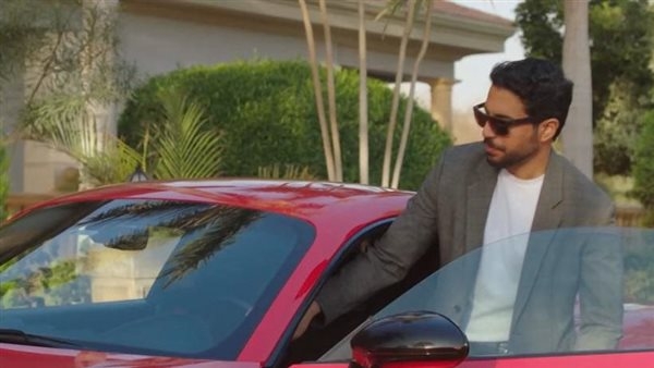 محمود ياسين جونيور الشقيق الأصغر المغرم بالنساء في "وتقابل حبيب"