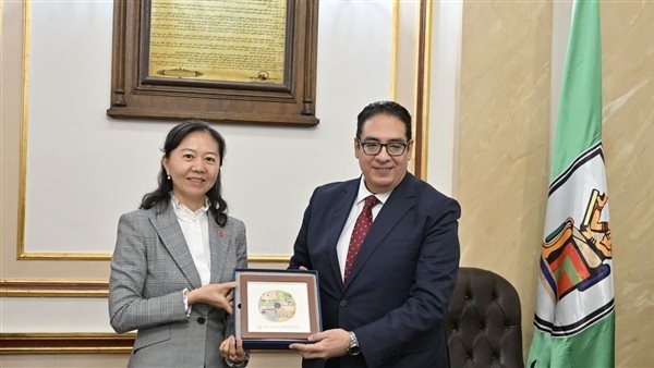 شراكة أكاديمية جديدة بين جامعتي "القاهرة" و"شنغهاي الدولية" لتعزيز التعاون المصري الصيني