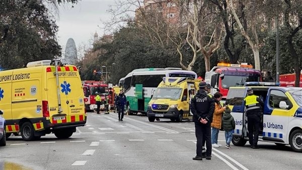إصابة 50 شخصًا في حادث تصادم حافلتين سياحيتين ببرشلونة