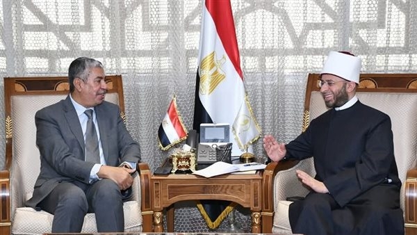 وزير الأوقاف يستقبل سفير اليمن لبحث تعزيز التعاون الديني والثقافي بين البلدين
