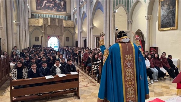 النائب البطريركي لأبرشية القدس يحتفل بالقداس الإلهي لمعلمي وطلاب مدرسة مار أفرام السرياني