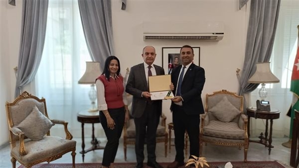 السفير العضايلة يتسلّم جوائز ذهبية لشركات أردنية فازت بمسابقة الأهرام لزيت الزيتون