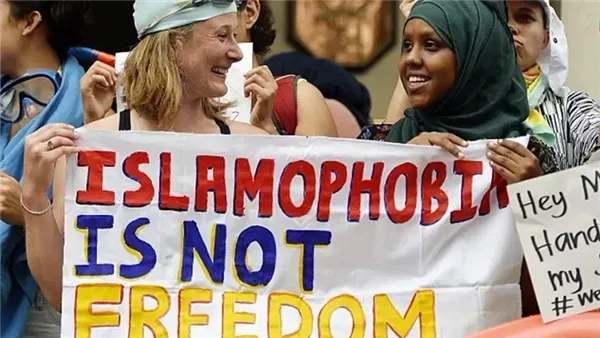 15 مارس.. اليوم الدولي لمكافحة كراهية الإسلام "الإسلاموفوبيا".. علماء: سن قوانين تجرم التحريض