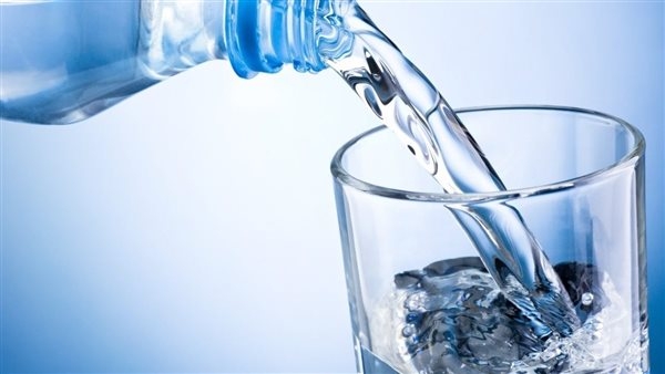 ما هي الكمية المثلى من الماء للحفاظ على صحة الكلى؟