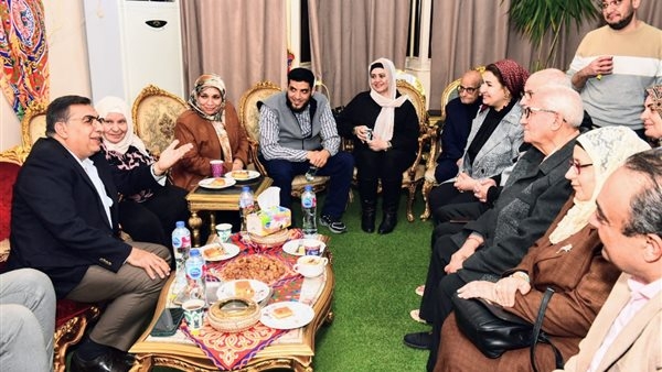محافظ الدقهلية يلبي دعوة الإفطار بدار أهالينا لكبار السن بالمنصورة
