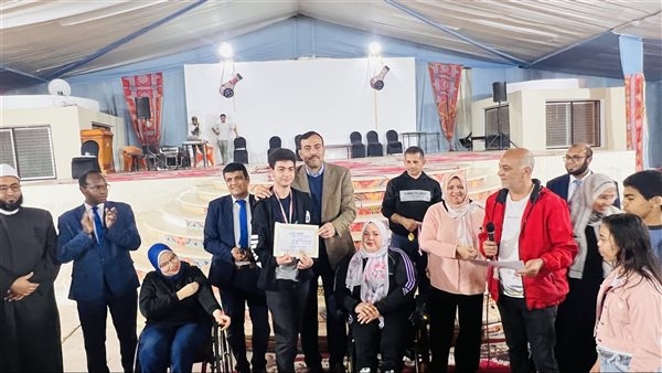 رئيس نادي الرواد بالعاشر من رمضان يكرم ذوي الهمم