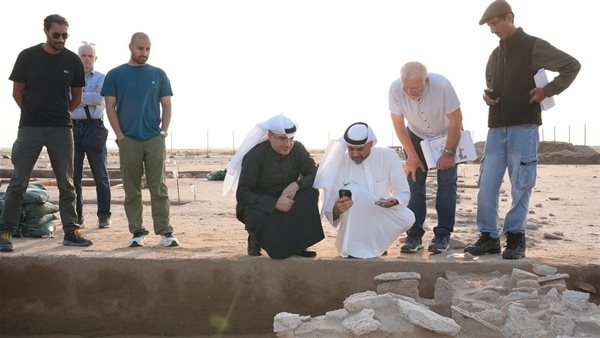 اكتشاف بئر ماء أثري في موقع القصور بجزيرة فيلكا يعود إلى بداية الإسلام
