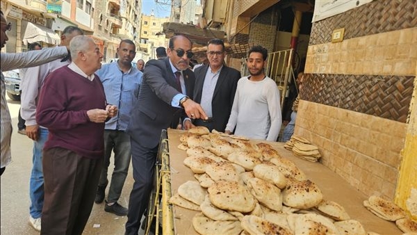 وكيل تموين الأقصر يتفقد المخابز والسلاسل التجارية لمتابعة الأسعار.. صور