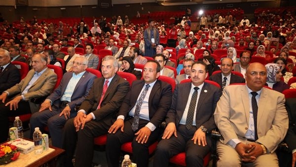 جامعة المنيا تنظم أضخم مائدة إفطار جماعي (صور)