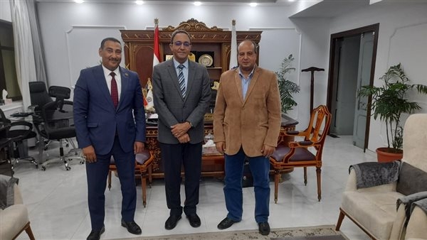 محافظ قنا يتابع التجهيزات النهائية للمهرجان المسرحي الدولي لشباب الجنوب