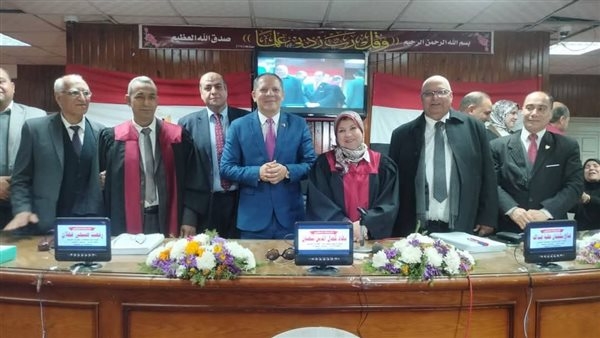رئيس جامعة دمياط يشهد مناقشة رسالة ماجستير بآداب المنصورة