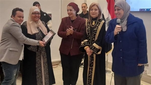 "الثقافة السينمائية" يكرم الأم المثالية لذوي الهمم.. وعرض فيلم "الحلم".. صور