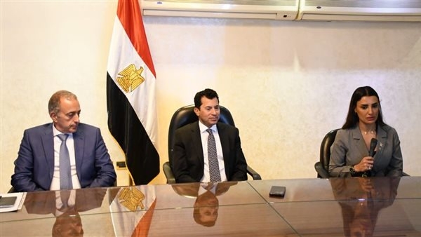 وزير الرياضة يشهد عقد رعاية بطولة العالم للناشئين للإسكواش