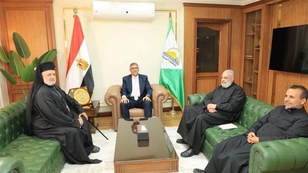 الأنبا توماس يهنئ محافظ الجيزة بعيد الفطر المبارك