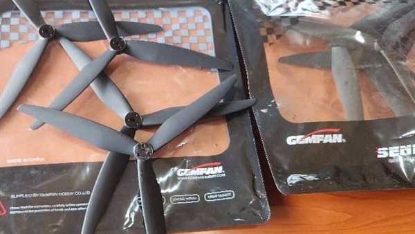 السفارة الأمريكية تهنئ الجمارك اليمنية بعد ضبط معدات مُسيّرة موجهة للحوثيين