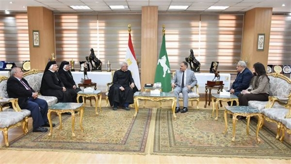 محافظ الشرقية يستقبل راعي الكنيسة الكاثوليكية بالزقازيق